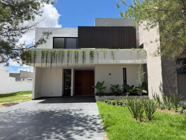CASA NUEVA EN VENTA EN LA CAMPI?A DEL BOSQUE LE?N GTO, ZONA NORTE. CON REC. PLANTA BAJA Y DOBLE ALTURA EN COMEDOR