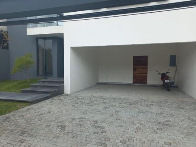 CASA NUEVA EN VENTA EN LA SEGUNDA SECCIÓN DE BUGAMBILIAS
