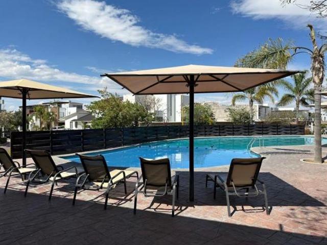 Casa Nueva en Venta en Las Plazas coto Kiosko