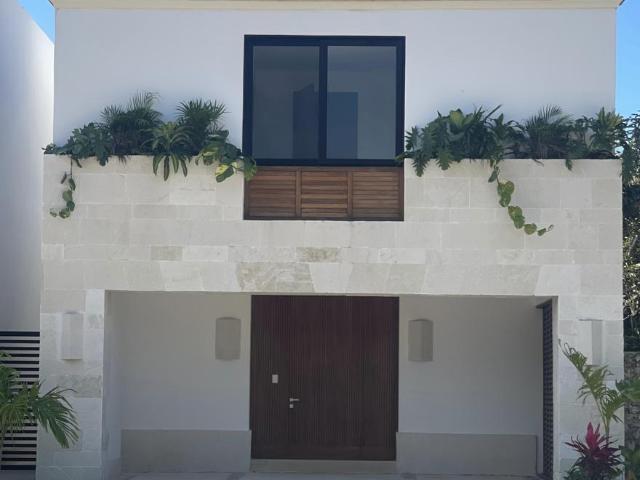 Casa Nueva en Venta en Losantos Canc?n ? Residencial con Amenidades Premium