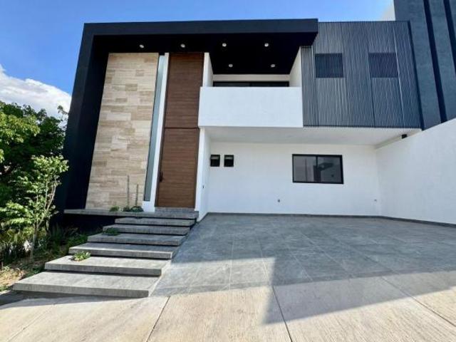 Casa Nueva en venta en Porta Toscana, zona norte