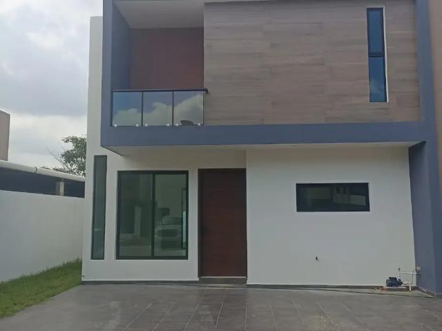 Casa Nueva en Venta en Privada Sabina Grande – Zona Sabina