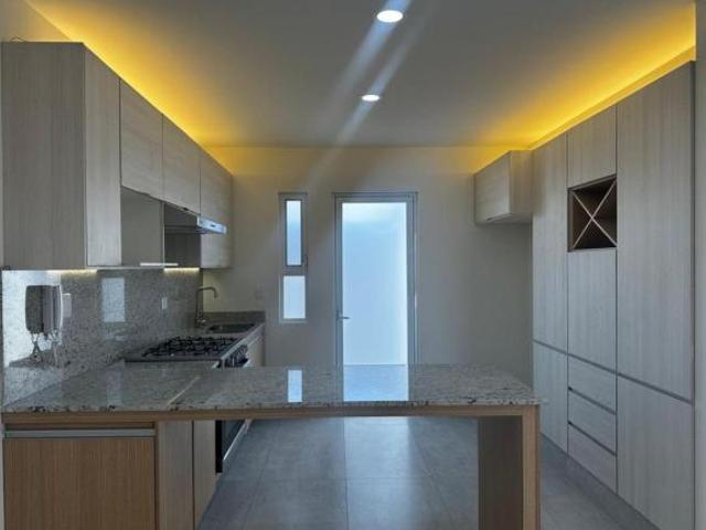 Casa Nueva en Venta en Rancho Santa Mónica, coto Vilanova