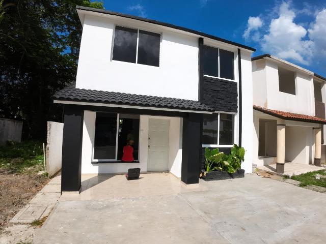 Casa nueva en venta en residencial con alberca y terraza