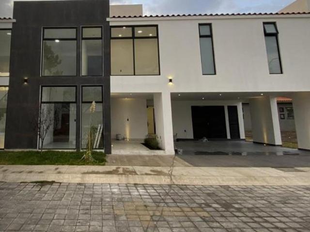 Casa nueva en venta en Residencial Vistalagua