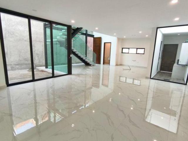 CASA NUEVA EN VENTA EN ROYAL GARDEN
