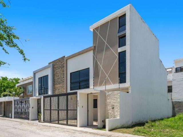 Casa nueva en venta en Valle del Mar, Puerto Vallarta, 4 recamaras + terraza