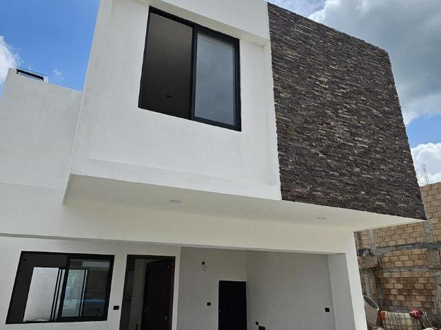 Casa nueva en venta en zona country privada con seguridad y casa club