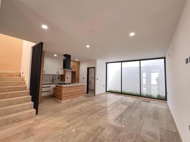 CASA NUEVA EN VENTA EN ZONA COUNTRY RESIDENCIAL REAL CAMPESTRE MODELO BUGAMBILIA ALBERCA Y SEGURIDAD