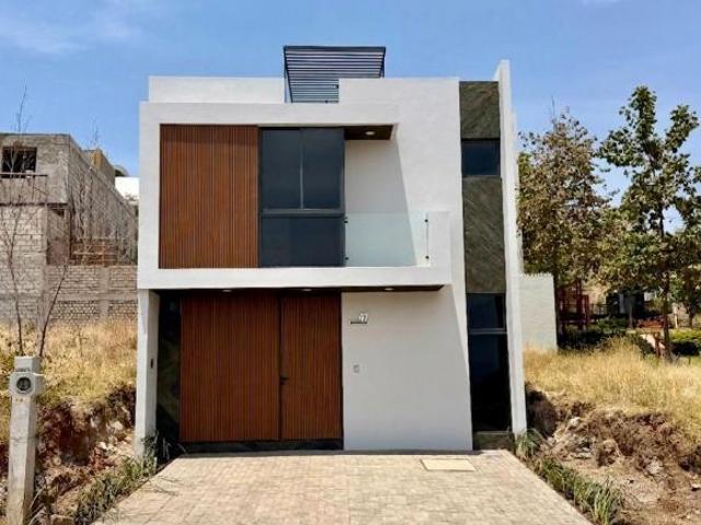 Casa nueva en venta frente al ITESO, recamara en planta baja, en Panorama Las Fuentes