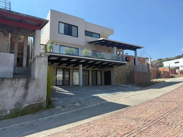 Casa NUEVA EN VENTA, IXTAPAN DE LA SAL