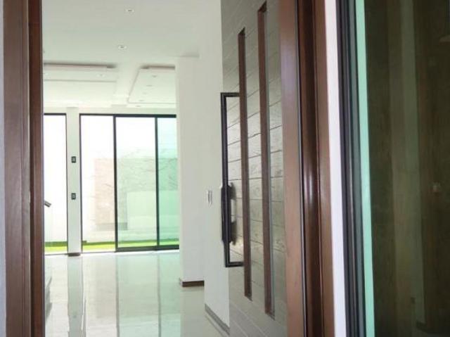 Casa nueva en Venta jardín Real dentro de coto