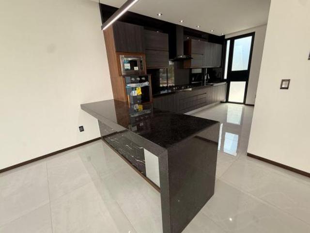 Casa NUEVA en venta Jardín Real Zapopan
