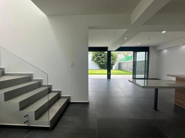 Casa Nueva en Venta, Privada con Vigilancia, Zona Norte
