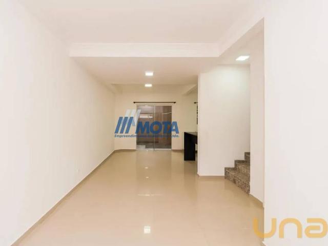 Casa na Maria Teixeira de Mello Santa Cândida Curitiba PR, aluguel por R$ 3.190