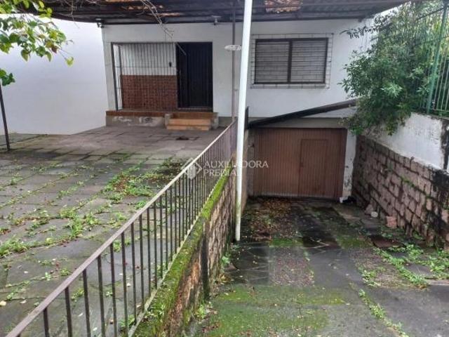 Casa na Av. Cavalhada