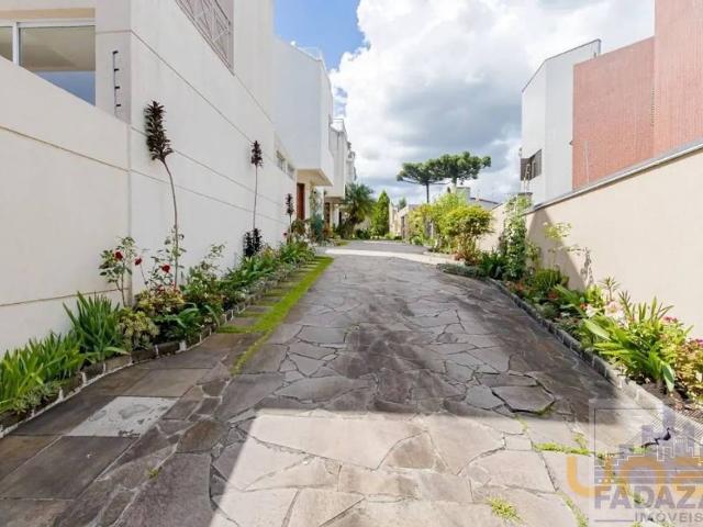 Casa na Adolfo Stedile Bom Retiro Curitiba PR, aluguel por R$ 4.850
