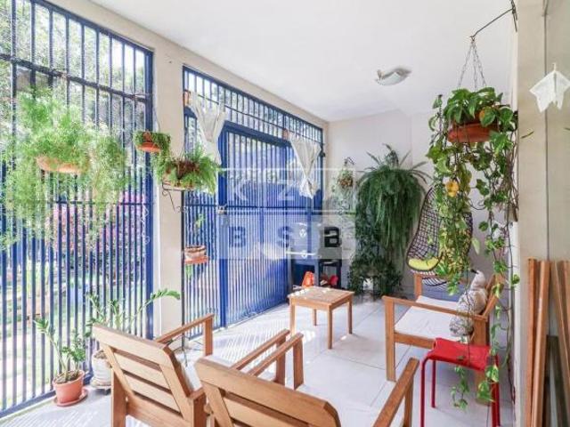 Casa na Asa Sul! 4 quartos com 2 suítes e 2 vagas de garagem na SHIGS 707