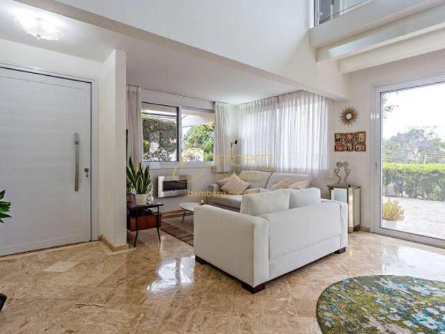 Casa na Cidade Jardim 4 Dormitórios 2 Suítes, 3 Vagas e Terreno de 557 m²!