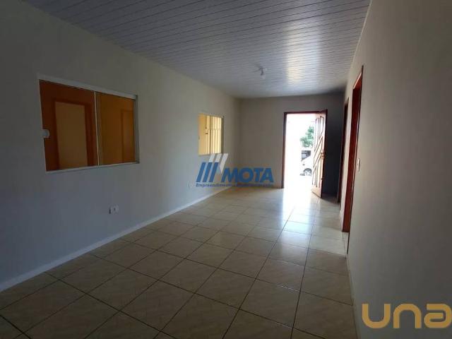 Casa na Clara Polsin Novo Mundo Curitiba PR, aluguel por R$ 2.200