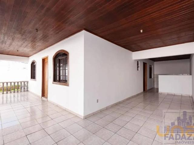 Casa na Comendador Antônio Domingues de Barros Bacacheri Curitiba PR, aluguel por R$ 2.300