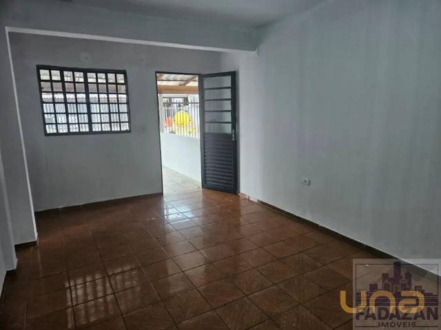 Casa na Guilherme Bruschz Sítio Cercado Curitiba PR, aluguel por R$ 2.000