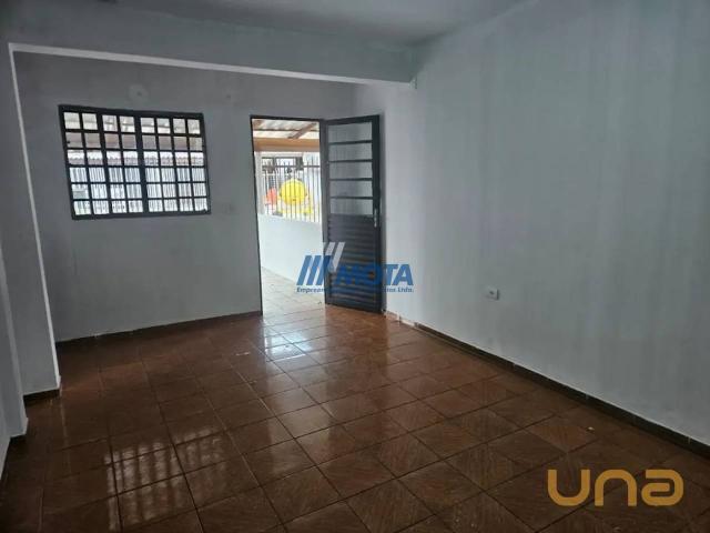 Casa na Guilherme Bruschz Sítio Cercado Curitiba PR, aluguel por R$ 2.000
