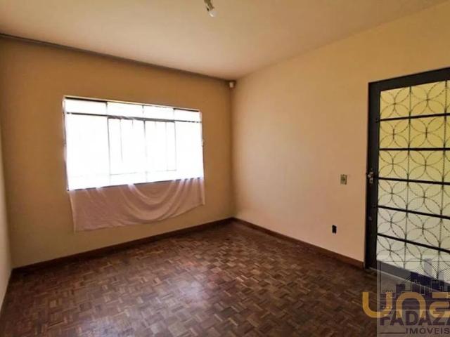 Casa na Ipiranga Capão Raso Curitiba PR, aluguel por R$ 4.000