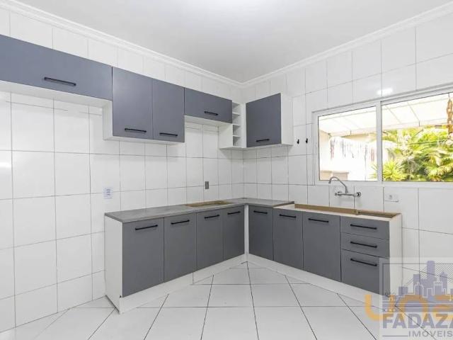 Casa na Isac de Oliveira Uberaba Curitiba PR, aluguel por R$ 3.500
