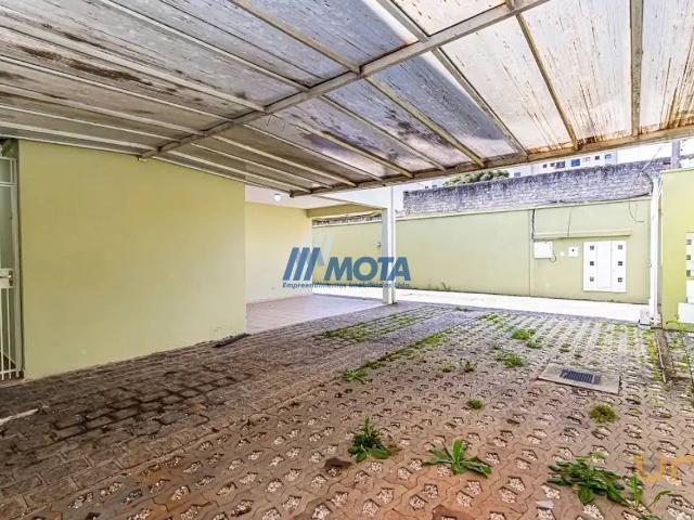 Casa na José Clementino Bettega Capão Raso Curitiba PR, aluguel por R$ 3.500
