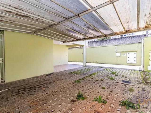 Casa na José Clementino Bettega Capão Raso Curitiba PR, aluguel por R$ 3.500