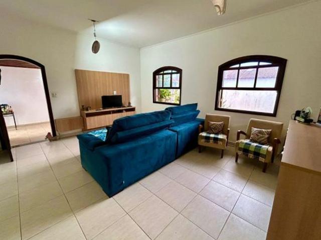 Casa na praia com 3 quartos e piscina em Peruíbe R4 550.000,00