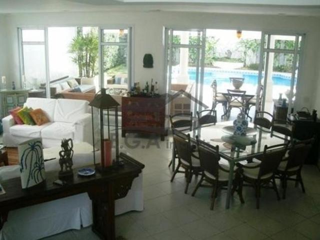 CASA NA PRAIA DA BALEIA