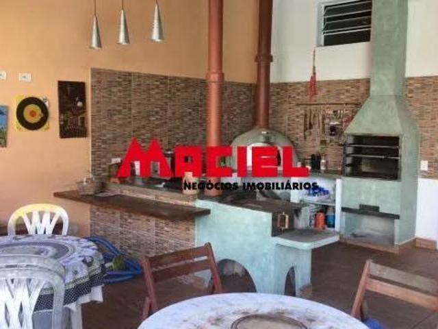 Casa na Praia da Lagoinha Porteira Fechada 3 suítes Ubatuba