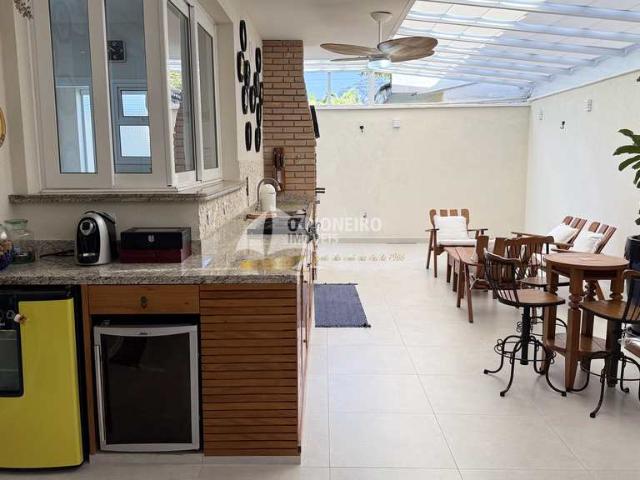 Casa na Praia de Juquehy com 04 dormitórios