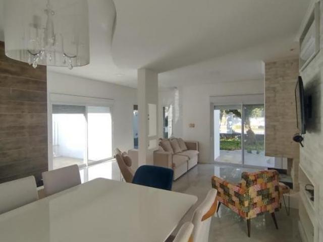 Casa na Praia para Venda em Pelotas, Laranjal, 2 dormitórios, 1 suíte, 4 banheiros, 3 vagas