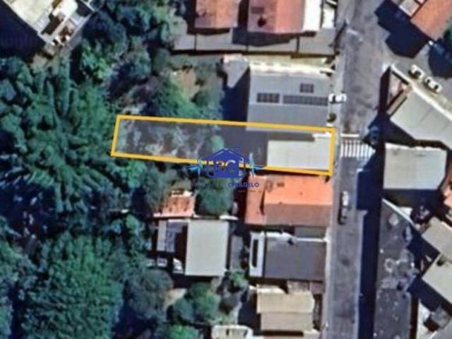Casa na rua principal do bairro cachoeira.. Lote medindo 500m².. Possui: 03 quartos, sala, cozi