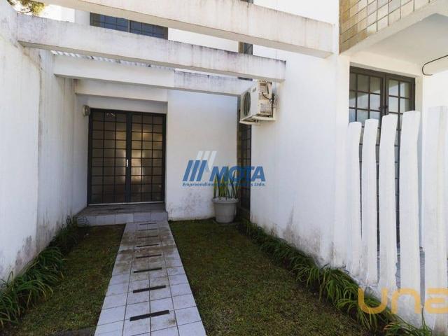 Casa na Solimões São Francisco Curitiba PR, aluguel por R$ 6.900