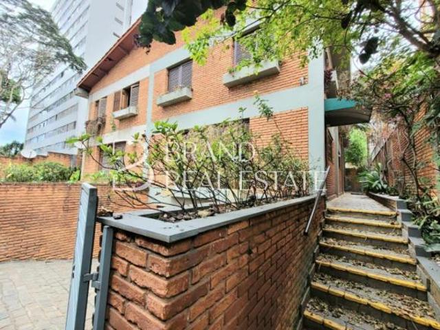 Casa na Vila Madalena | 197m² construídos | 250m² de terreno | 4 dormitórios | 2 suítes | 4 vagas