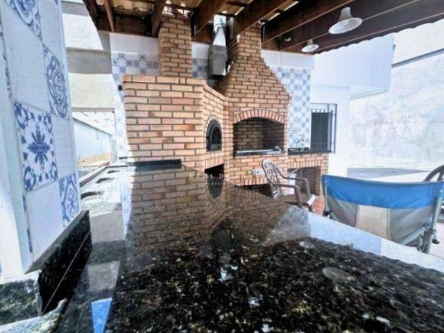 Casa na Vila Madalena com 270 m², 4 quartos e 7 vagas