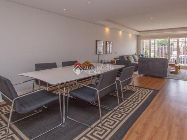 CASA NAS TRÊS FIGUEIRAS COM TODO CONFORTO E SEGURANÇA