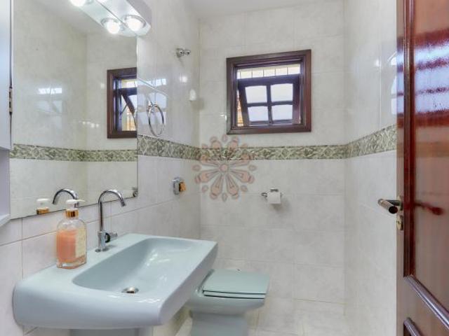 CASA NAS MERCÊS COM TERRENO AMPLO DE 552M², PRÓX