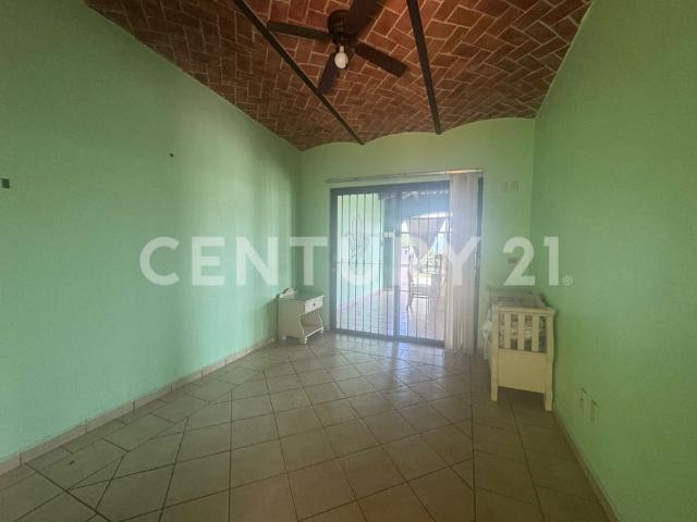 Casa Naranja ubicada en Ajijic Poniente, muy cerca de restaurantes