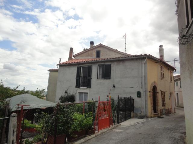 Casa nei borghi e castelli in vendita a Arcevia