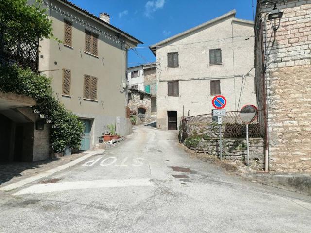 Casa nei borghi e castelli in vendita a Genga