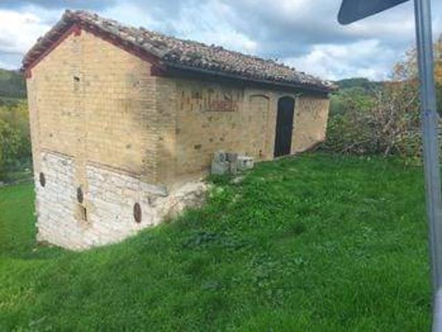 Casa nei borghi e castelli in vendita a Serra Sant'Abbondio