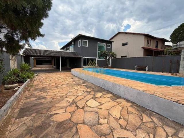 Casa no melhor Condomínio com 350m² | 5 Quartos | 2 Suítes | Aceita financiamento, FGTS e permuta |