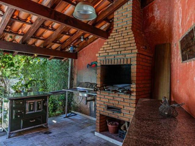 Casa no Morumbi com 500 m2 de terreno, 4 quartos/ 3 suítes, 4 vagas na garagem