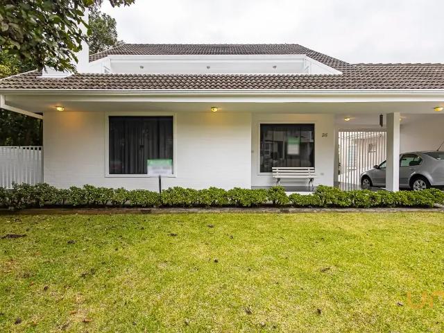Casa no Abranches de 220 m² com 3 quartos