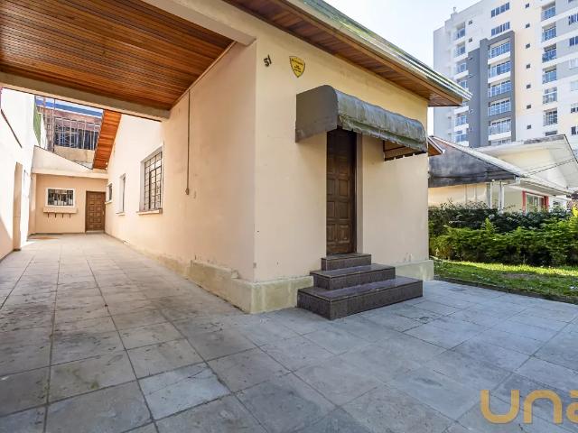 Casa no Água Verde de 384 m² com 2 quartos